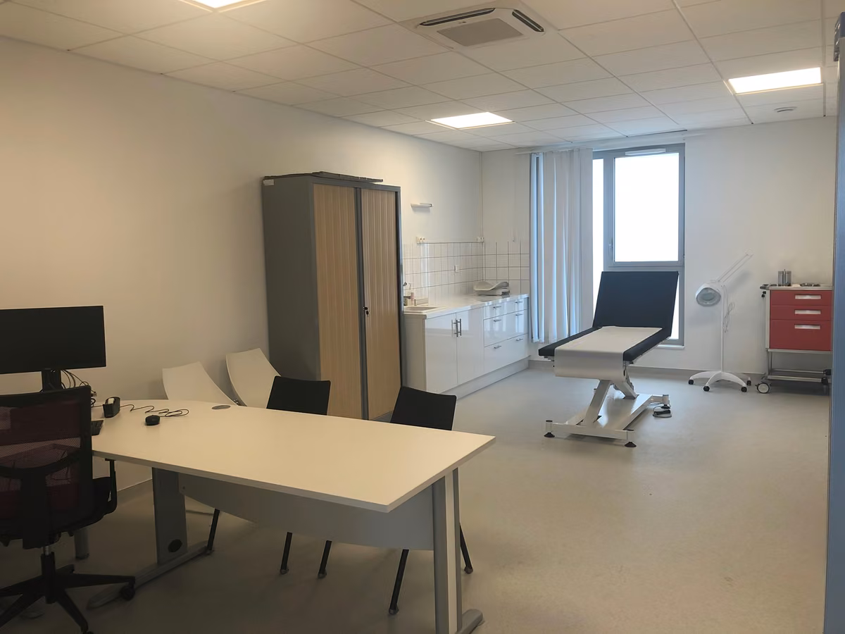 Le cabinet médical — Toury